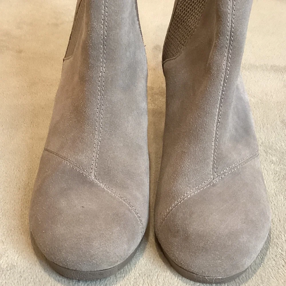 Toms Ankle Wedge Booties Size‎ US 8, UK 6, EU 39 Beige Suede Comfort Boots